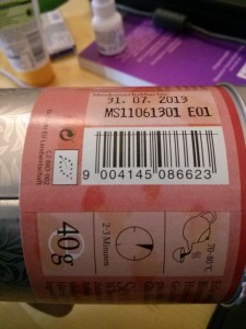 Im Küchenregal gefunden: Einen neutralisierten Strichcode bei einem Tee der Firma "Sonnentor". (Bild: fm/Theopop)